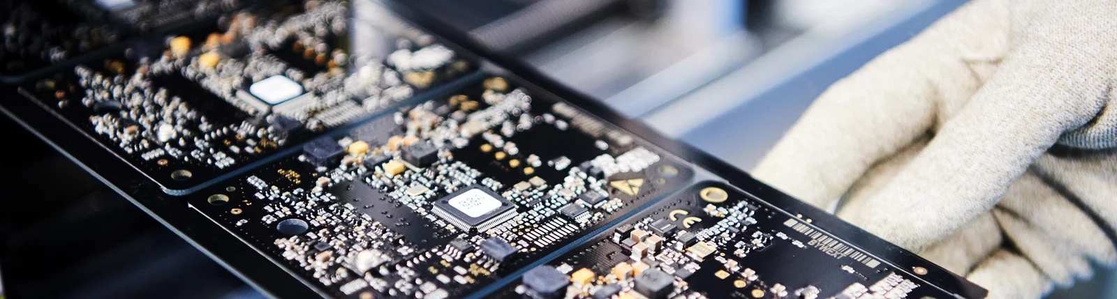 SMD assembly, part of Cicor's Electronic Manufacturing Services